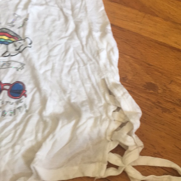 White tee with little cartoon drawings - Picture 2 of 2